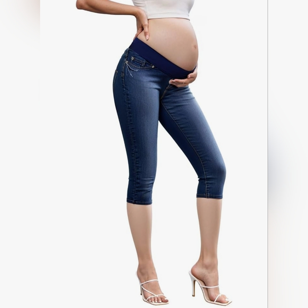 Stretchy Denim Capris! Size S